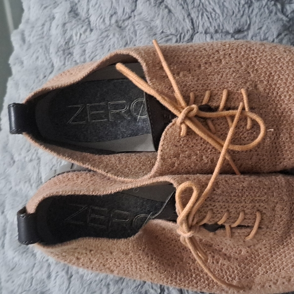 Cole Haan 10 - Picture 2 of 4